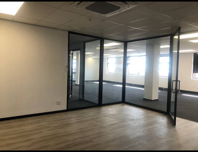 213M² SERVICED OFFICE TO LET IN SANDHURST